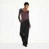 Transparentes Modal-Langarmkleid mit V-Ausschnitt Transparentes Modal-Langarmkleid mit V-Ausschnitt