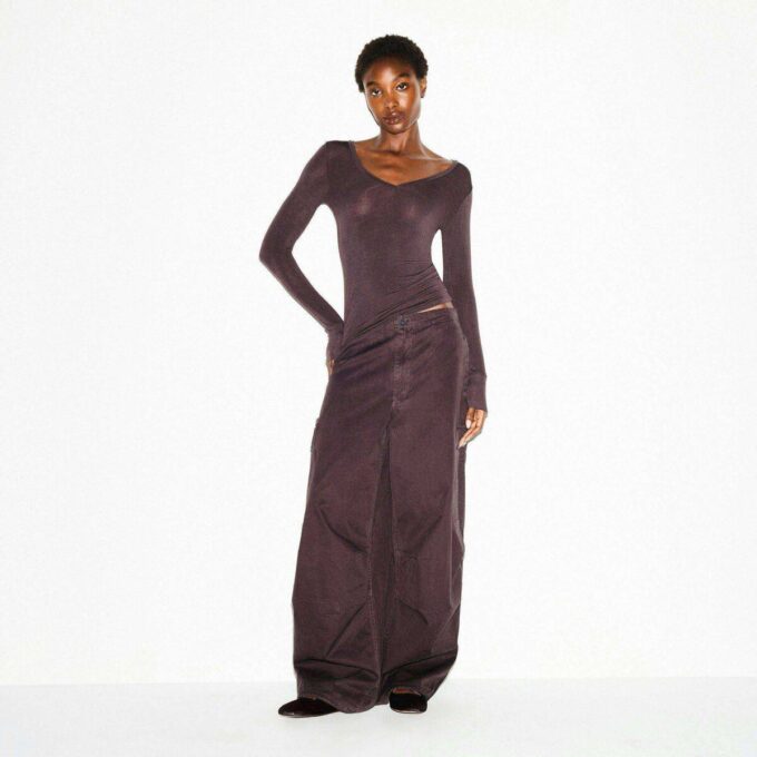 Transparentes Modal-Langarmkleid mit V-Ausschnitt Transparentes Modal-Langarmkleid mit V-Ausschnitt