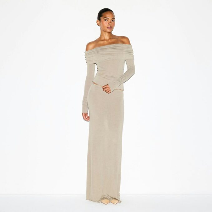 TRANSPARENTES MODELL-OFF-SHORTE-TOP TRANSPARENTES MODELL-OFF-SHORTE-TOP