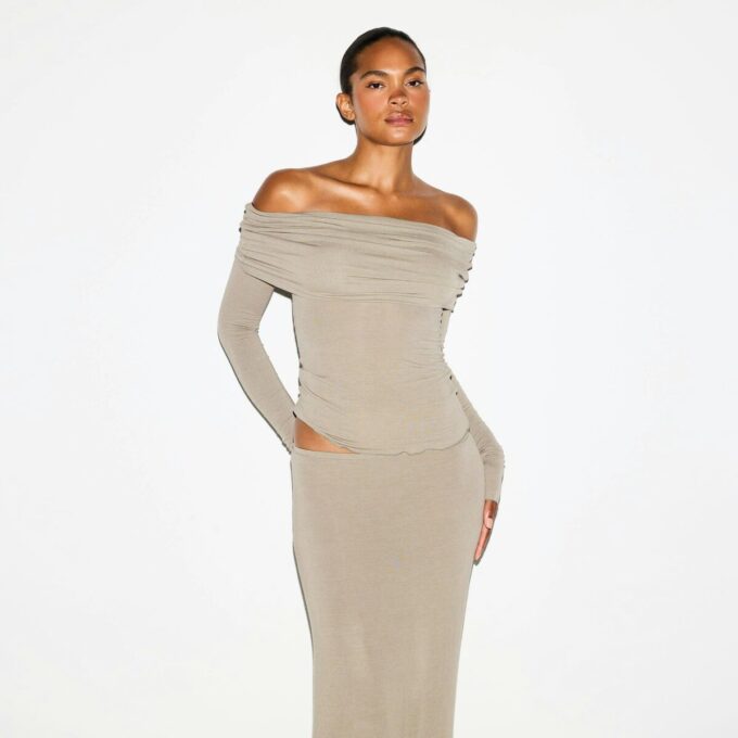 TRANSPARENTES MODELL-OFF-SHORTE-TOP TRANSPARENTES MODELL-OFF-SHORTE-TOP