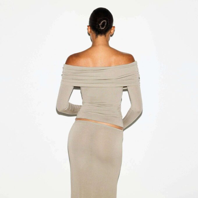 TRANSPARENTES MODELL-OFF-SHORTE-TOP TRANSPARENTES MODELL-OFF-SHORTE-TOP