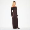 TRANSPARENTES MODELLKLEID MIT OFFENEN SCHULTERN TRANSPARENTES MODELLKLEID MIT OFFENEN SCHULTERN