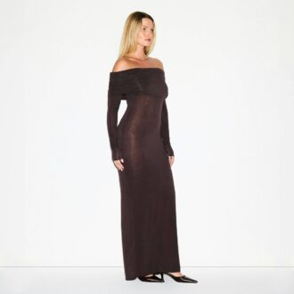 TRANSPARENTES MODELLKLEID MIT OFFENEN SCHULTERN