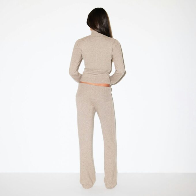 Woll-Kaschmir-Pullover mit Reißverschluss und Stehkragen Woll-Kaschmir-Pullover mit Reißverschluss und Stehkragen